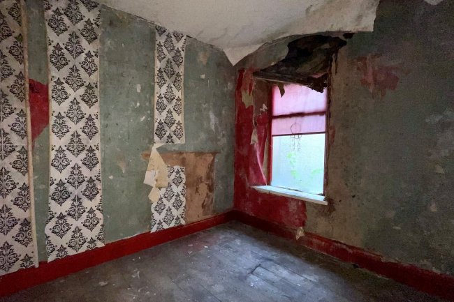 12 Lower Trostre Road, Llanelli SA15 2DY 5