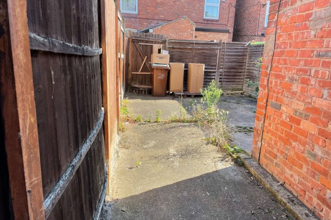 552 Vernon Road, Nottingham, NG6 0BA 9