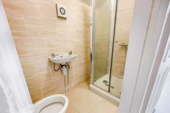 552 Vernon Road, Nottingham, NG6 0BA 9