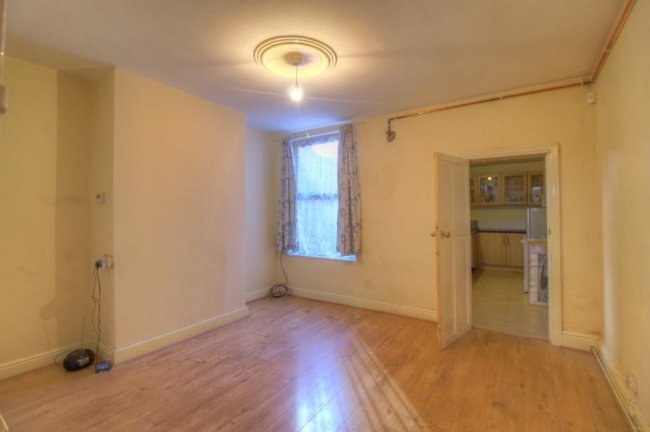 552 Vernon Road, Nottingham, NG6 0BA 9