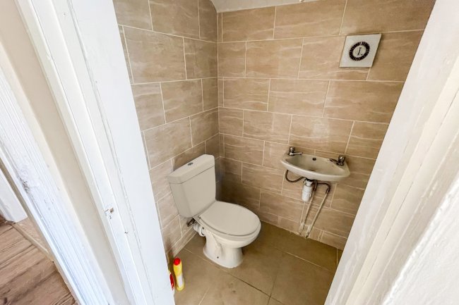 552 Vernon Road, Nottingham, NG6 0BA 9