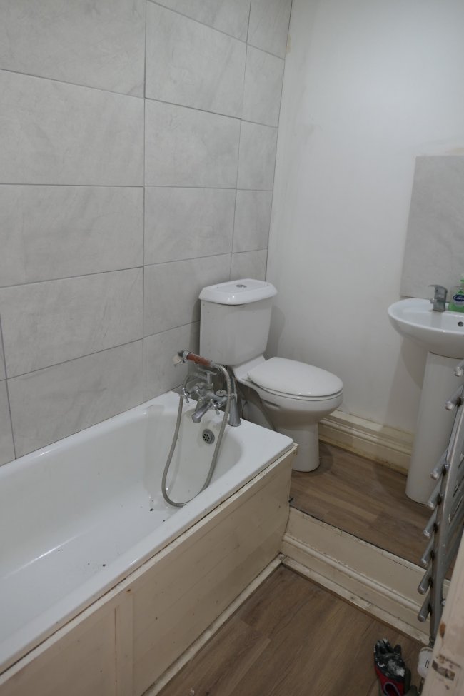 35A & 35B Stockwood Crescent, Luton, Bedfordshire LU1 3SS 5