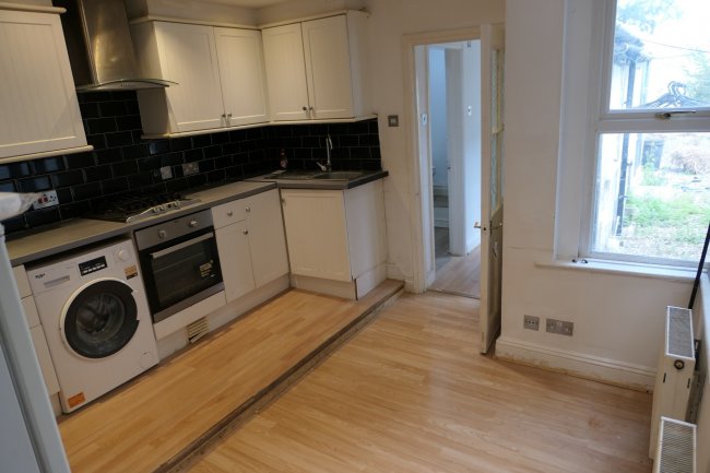 35A & 35B Stockwood Crescent, Luton, Bedfordshire LU1 3SS 5