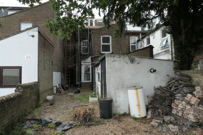 35A & 35B Stockwood Crescent, Luton, Bedfordshire LU1 3SS 5