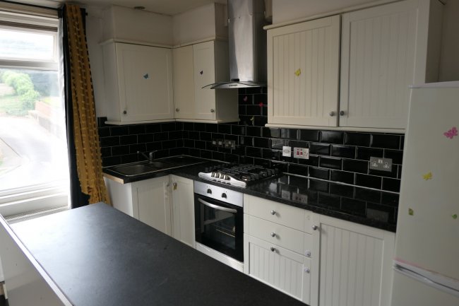 35A & 35B Stockwood Crescent, Luton, Bedfordshire LU1 3SS 5