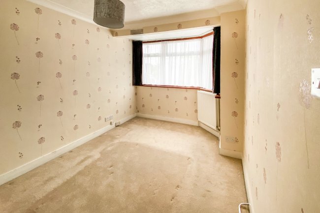 104 Park Road, Enfield EN3 6LW 8