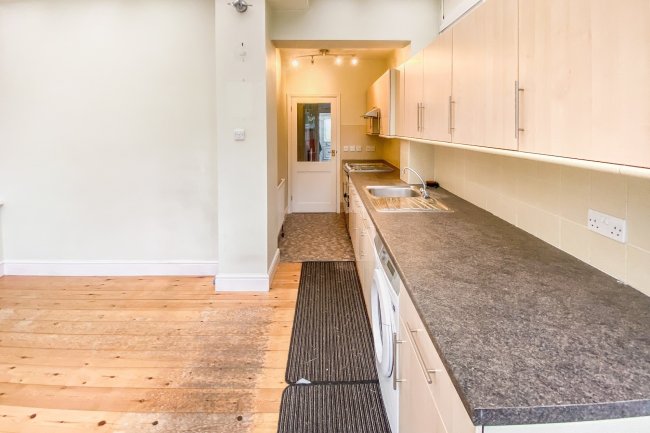 104 Park Road, Enfield EN3 6LW 8