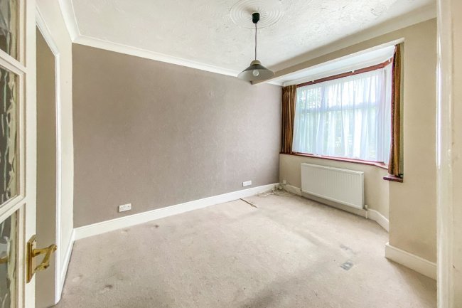 104 Park Road, Enfield EN3 6LW 8