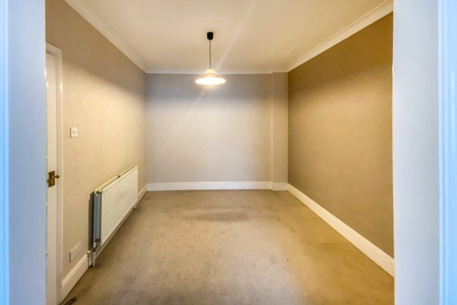 104 Park Road, Enfield EN3 6LW 8