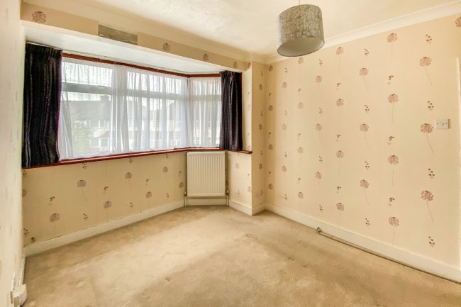 104 Park Road, Enfield EN3 6LW 8