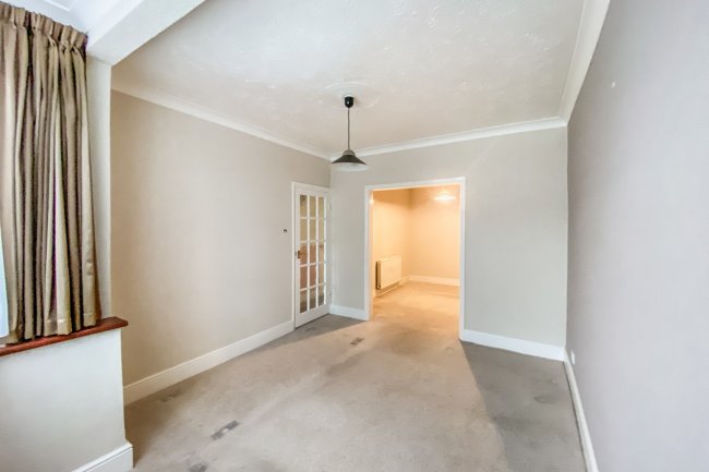 104 Park Road, Enfield EN3 6LW 8