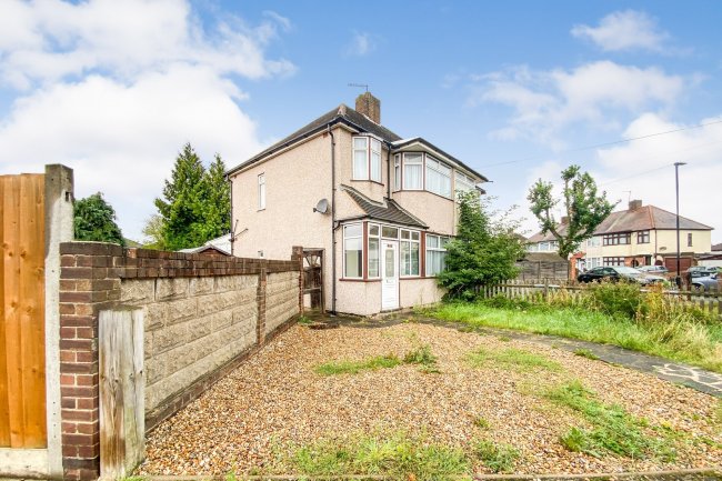 104 Park Road, Enfield EN3 6LW 8