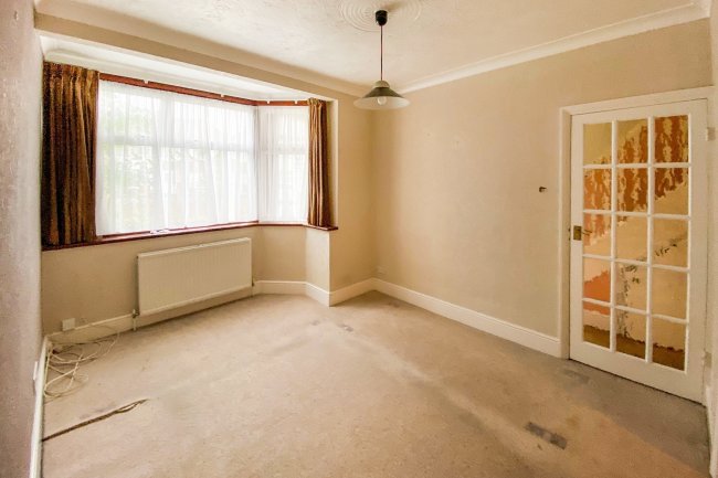 104 Park Road, Enfield EN3 6LW 8