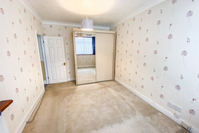 104 Park Road, Enfield EN3 6LW 8