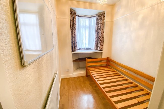 104 Park Road, Enfield EN3 6LW 8