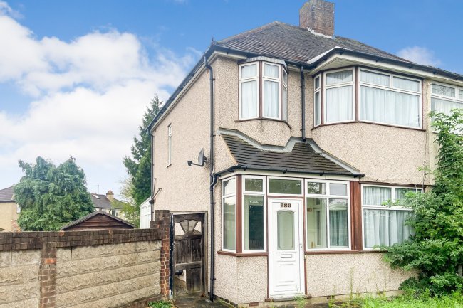 104 Park Road, Enfield EN3 6LW 8