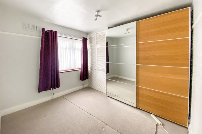 104 Park Road, Enfield EN3 6LW 8