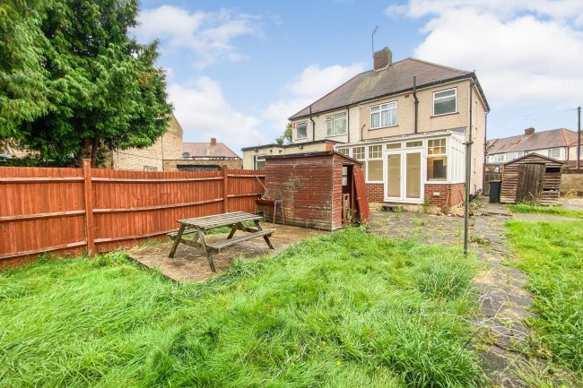 104 Park Road, Enfield EN3 6LW 8