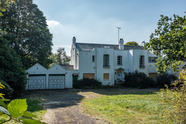 Great Oak, 15 Prowse Avenue, Bushey Heath, Hertfordshire WD23 1JS 5