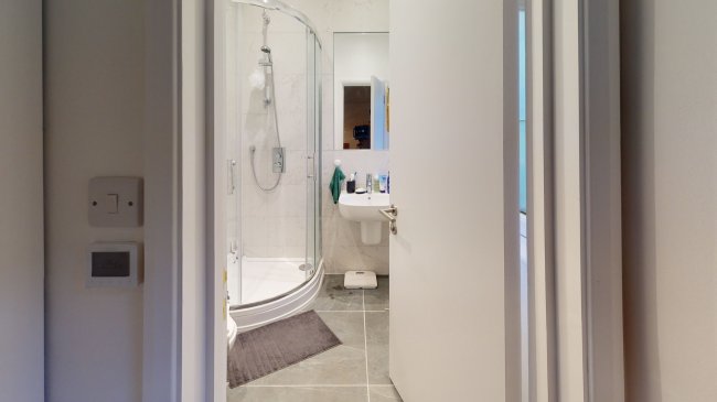 Flat 7, 133 Deptford High Street, London, SE8 4NS 8