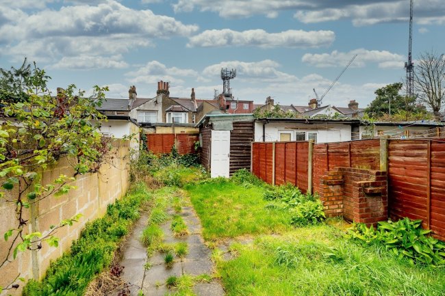 39 Selsdon Road, Upton Park, London E13 9BY 9