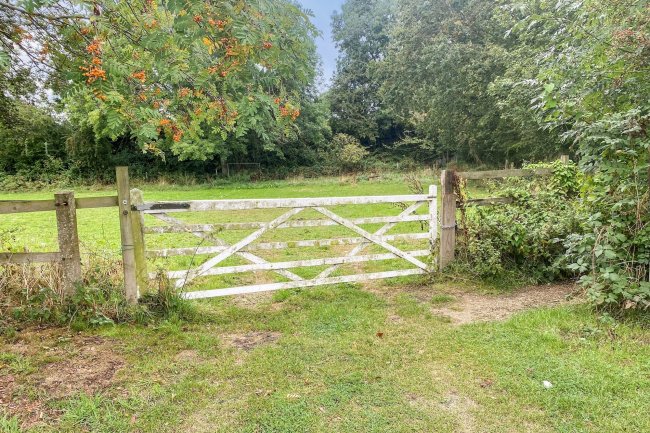 Land at Cup and Saucer, Claydon Road, Cropredy, Banbury OX17 1PW 4