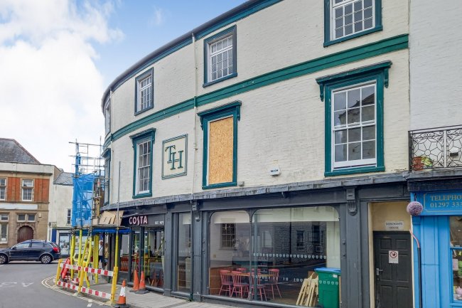 1 Victoria Place, Axminster, Devon EX13 5NQ 2