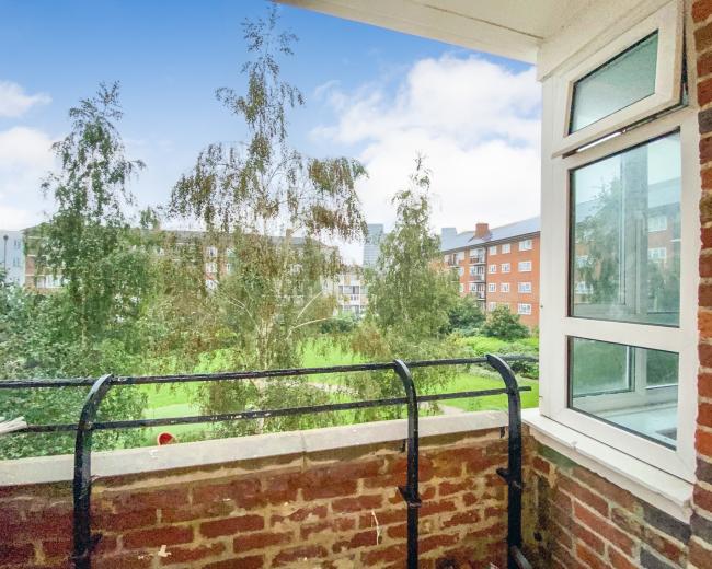 Flat 14 Northleigh House, Powis Road, London E3 3NL 2
