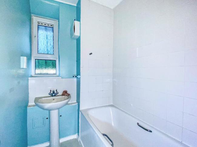 Flat 14 Northleigh House, Powis Road, London E3 3NL 2