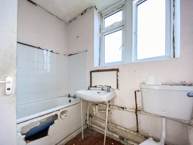 70 Gale Street, London E3 3RP 1