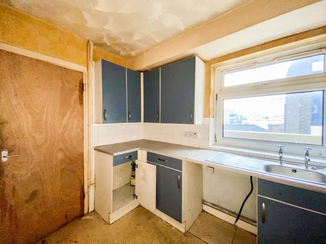 70 Gale Street, London E3 3RP 1