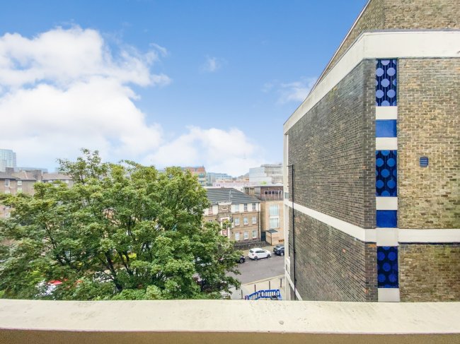 70 Gale Street, London E3 3RP 1