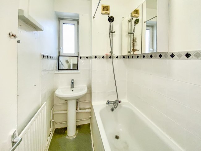 Flat 22 Matthews House, Burgess Street, London E14 7AT 10