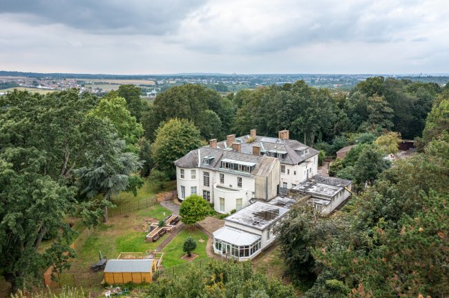 Darenth Grange, Darenth Hill, Darenth, Dartford DA2 7QR 4