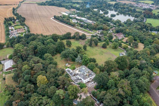 Darenth Grange, Darenth Hill, Darenth, Dartford DA2 7QR 4