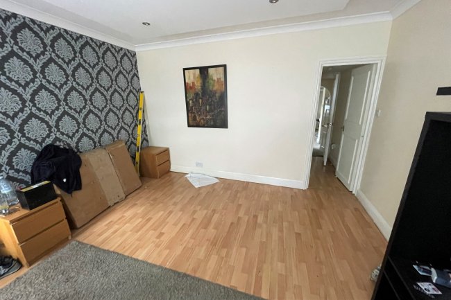 19 Penge Lane, London SE20 7DU
 1