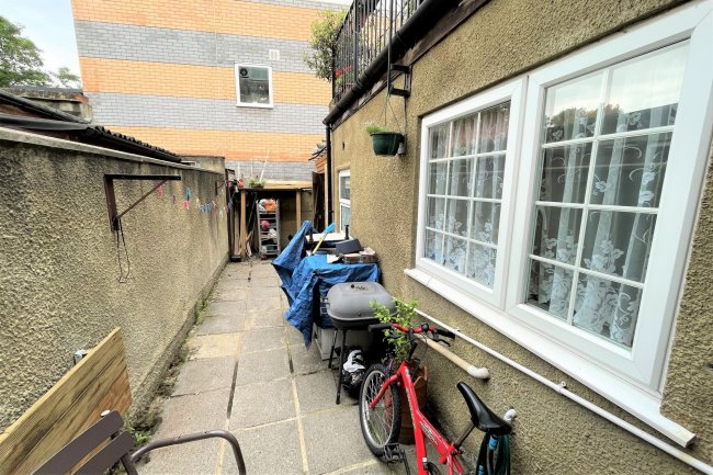 19 Penge Lane, London SE20 7DU
 1