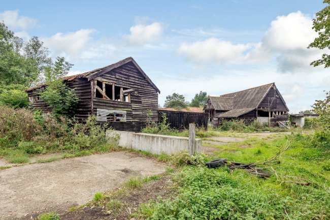Quince Hall Farm, Chelmsford Road, Blackmore, Ingatestone, Essex CM4 0PZ
 2