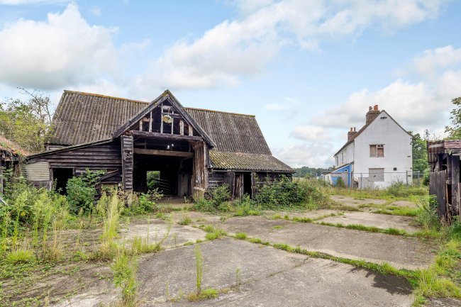 Quince Hall Farm, Chelmsford Road, Blackmore, Ingatestone, Essex CM4 0PZ
 2