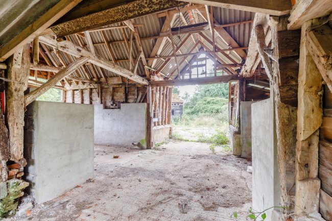 Quince Hall Farm, Chelmsford Road, Blackmore, Ingatestone, Essex CM4 0PZ
 2