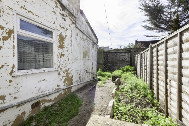 21 Ridgley Road, College Park, London NW10 6AR 4