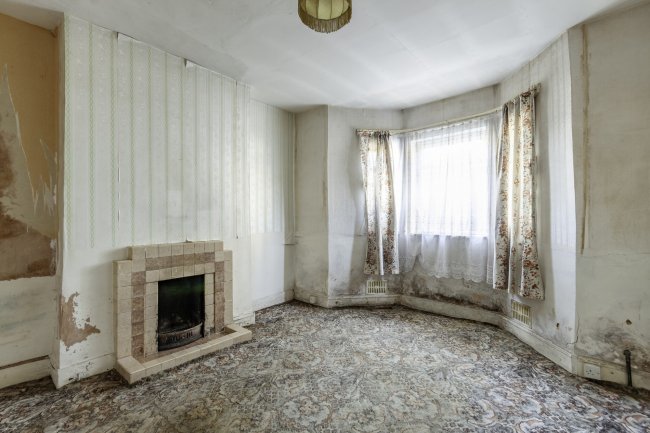 21 Ridgley Road, College Park, London NW10 6AR 4