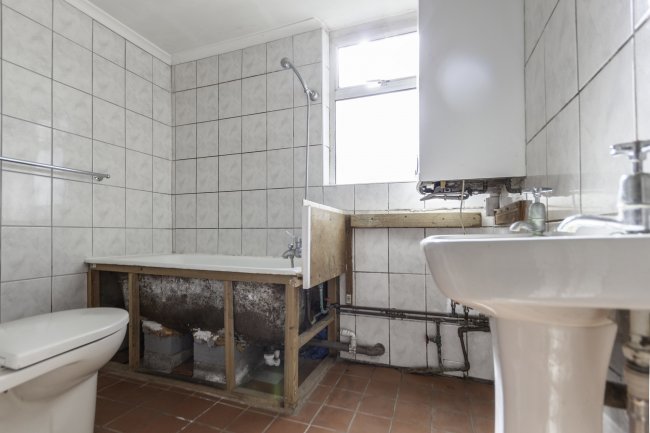 21 Ridgley Road, College Park, London NW10 6AR 4