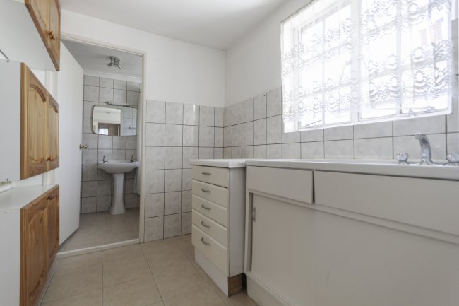 21 Ridgley Road, College Park, London NW10 6AR 4