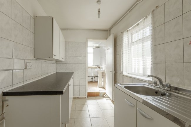 21 Ridgley Road, College Park, London NW10 6AR 4