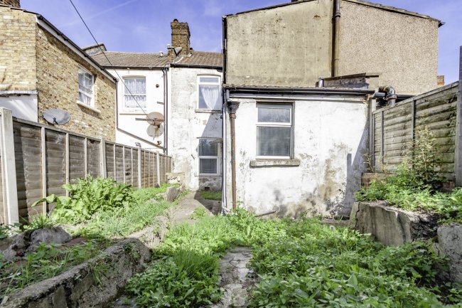 21 Ridgley Road, College Park, London NW10 6AR 4