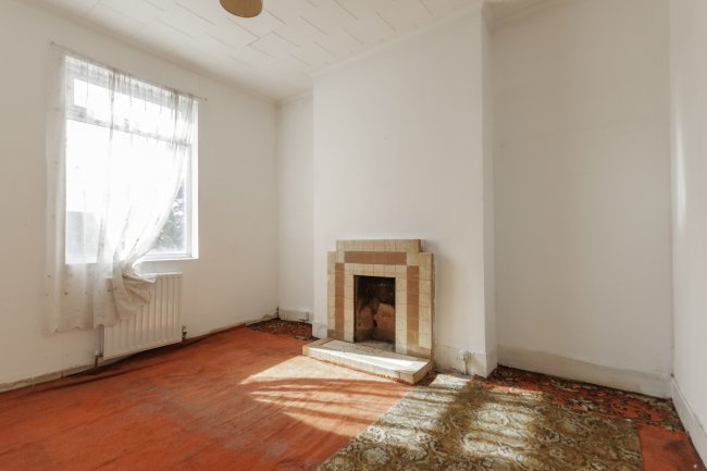 21 Ridgley Road, College Park, London NW10 6AR 4