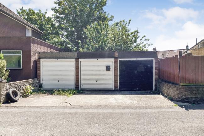 Garages adjacent to 2 Cogan Avenue, Walthamstow, London, E17 5PP 1