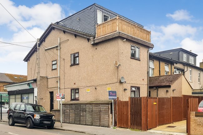 Flat 2, 33C Brigstock Road, Thornton Heath, CR7 7JJ
 1