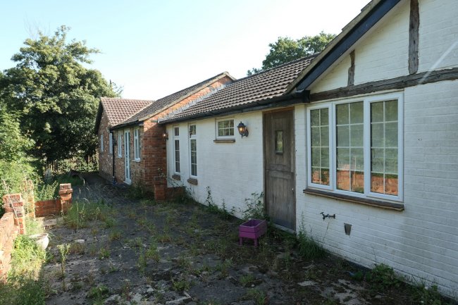 Dove Cottage, The Splash, Warfield, Nr Bracknell, Berkshire, RG42 4SS 10